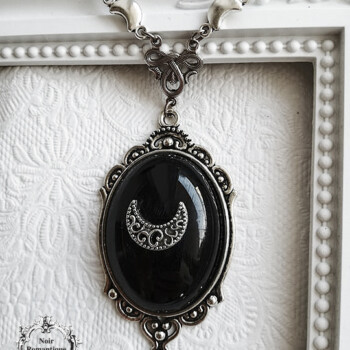 Luna pendant